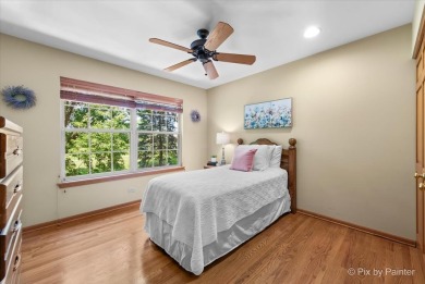 Beautiful 2 Story 2 bedroom +Loft , 2.5 Bath, 2 car garage END on Poplar Creek Country Club in Illinois - for sale on GolfHomes.com, golf home, golf lot