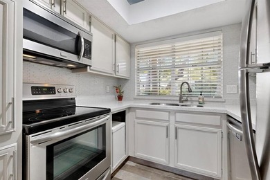 Remodeled to perfection, this light and bright 2-bedroom, 2-bath on Stevens Park Golf Course in Texas - for sale on GolfHomes.com, golf home, golf lot