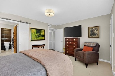 Remodeled to perfection, this light and bright 2-bedroom, 2-bath on Stevens Park Golf Course in Texas - for sale on GolfHomes.com, golf home, golf lot