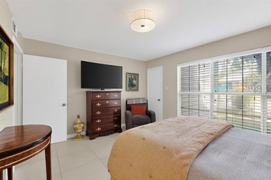 Remodeled to perfection, this light and bright 2-bedroom, 2-bath on Stevens Park Golf Course in Texas - for sale on GolfHomes.com, golf home, golf lot