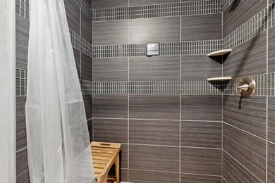 Remodeled to perfection, this light and bright 2-bedroom, 2-bath on Stevens Park Golf Course in Texas - for sale on GolfHomes.com, golf home, golf lot