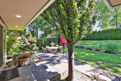 Exceptional Rancher in coveted Manito Place luxury gated on Manito Golf and Country Club in Washington - for sale on GolfHomes.com, golf home, golf lot