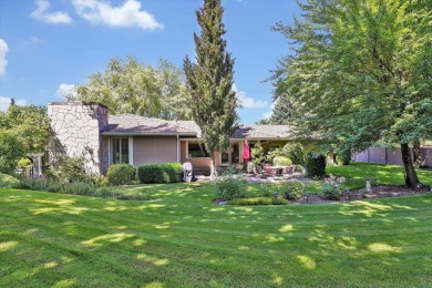 Exceptional Rancher in coveted Manito Place luxury gated on Manito Golf and Country Club in Washington - for sale on GolfHomes.com, golf home, golf lot