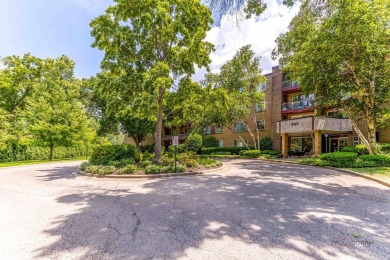 Great Location - Don't Miss Out!  Located near Route 53, this on Twin Lakes Golf Course in Illinois - for sale on GolfHomes.com, golf home, golf lot