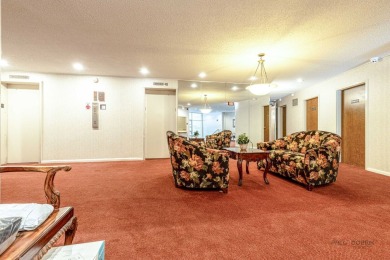 Great Location - Don't Miss Out!  Located near Route 53, this on Twin Lakes Golf Course in Illinois - for sale on GolfHomes.com, golf home, golf lot