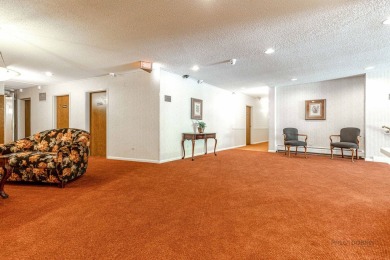 Great Location - Don't Miss Out!  Located near Route 53, this on Twin Lakes Golf Course in Illinois - for sale on GolfHomes.com, golf home, golf lot