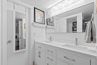 Spacious  three bedroom with three full baths golf cottage in on Palm Beach Polo and Country Club in Florida - for sale on GolfHomes.com, golf home, golf lot