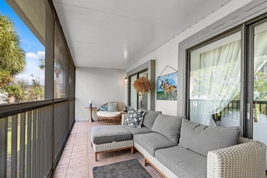 Spacious  three bedroom with three full baths golf cottage in on Palm Beach Polo and Country Club in Florida - for sale on GolfHomes.com, golf home, golf lot