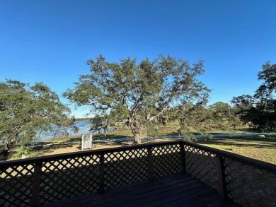 NO LOT RENT, it is a deeded lot, 2 bedrooms 1-1/2 Baths on Tooke on Glen Lakes Country Club in Florida - for sale on GolfHomes.com, golf home, golf lot