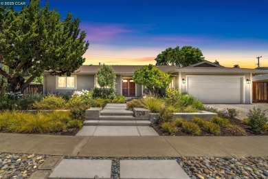 Offers by 10am, Wed, 6/4. Beautiful single-level home on Boundary Oak Golf Course in California - for sale on GolfHomes.com, golf home, golf lot
