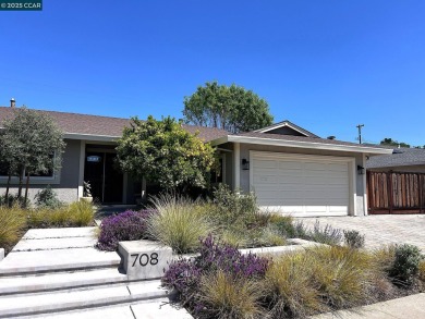 Offers by 10am, Wed, 6/4. Beautiful single-level home on Boundary Oak Golf Course in California - for sale on GolfHomes.com, golf home, golf lot