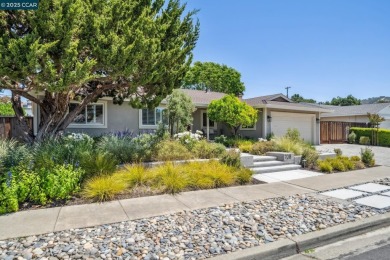 Offers by 10am, Wed, 6/4. Beautiful single-level home on Boundary Oak Golf Course in California - for sale on GolfHomes.com, golf home, golf lot