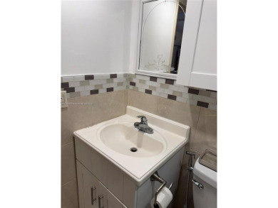 Spacious 1/1 ground floor condo with lots of sunlight and nice on Sunrise Lakes Phase III in Florida - for sale on GolfHomes.com, golf home, golf lot