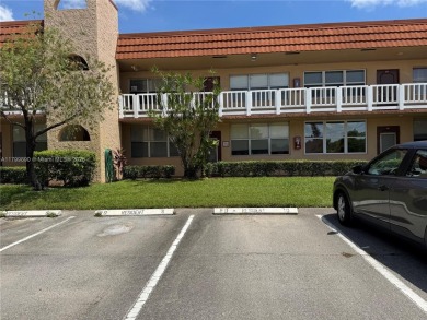Spacious 1/1 ground floor condo with lots of sunlight and nice on Sunrise Lakes Phase III in Florida - for sale on GolfHomes.com, golf home, golf lot
