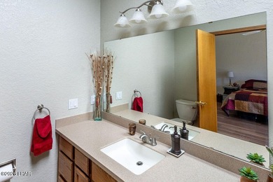 Welcome to this beautifully maintained 1,630 sq ft 2 bed, 2 bath on London Bridge Golf Course in Arizona - for sale on GolfHomes.com, golf home, golf lot