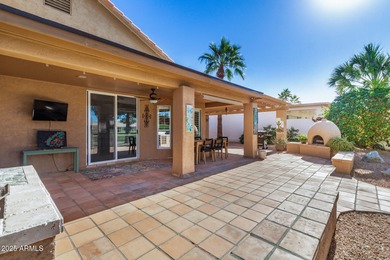 Beautifully maintained 2-bedroom home with a 3-car garage on Oakwood Golf Club  in Arizona - for sale on GolfHomes.com, golf home, golf lot