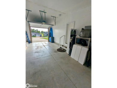 Discover a lifestyle of comfort and tranquility in this on Crestwood Hills Golf Course in Iowa - for sale on GolfHomes.com, golf home, golf lot