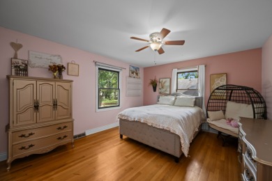 Welcome to Old Williamsburg!  This fully remodeled 4-bedroom, 2 on Bartlett Hills Golf Club in Illinois - for sale on GolfHomes.com, golf home, golf lot