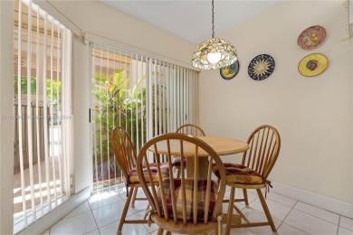 Beautiful townhome in the best location in Doral, access to on Jim McLean Signature Course in Florida - for sale on GolfHomes.com, golf home, golf lot