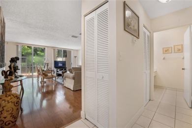 Beautiful townhome in the best location in Doral, access to on Jim McLean Signature Course in Florida - for sale on GolfHomes.com, golf home, golf lot