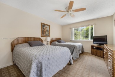 Beautiful townhome in the best location in Doral, access to on Jim McLean Signature Course in Florida - for sale on GolfHomes.com, golf home, golf lot