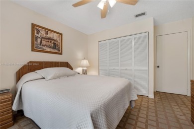 Beautiful townhome in the best location in Doral, access to on Jim McLean Signature Course in Florida - for sale on GolfHomes.com, golf home, golf lot