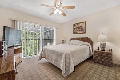 Beautiful townhome in the best location in Doral, access to on Jim McLean Signature Course in Florida - for sale on GolfHomes.com, golf home, golf lot