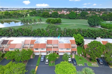 Beautiful townhome in the best location in Doral, access to on Jim McLean Signature Course in Florida - for sale on GolfHomes.com, golf home, golf lot