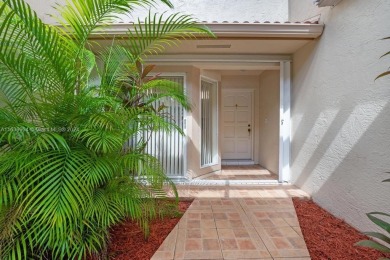 Beautiful townhome in the best location in Doral, access to on Jim McLean Signature Course in Florida - for sale on GolfHomes.com, golf home, golf lot