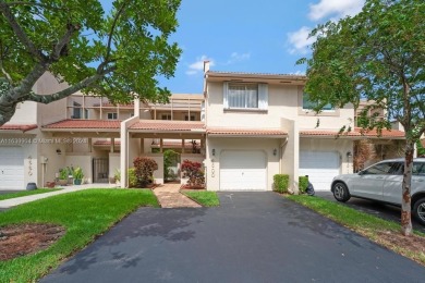 Beautiful townhome in the best location in Doral, access to on Jim McLean Signature Course in Florida - for sale on GolfHomes.com, golf home, golf lot