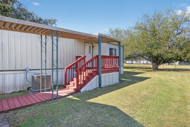 Video walk through available on YouTube! Singlewide on 3 lots on Horseshoe Bend Country Club in Texas - for sale on GolfHomes.com, golf home, golf lot