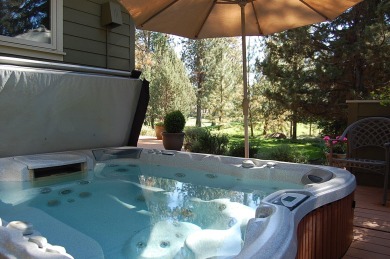 Come see this gracious, spacious one-owner home built by on Aspen Lakes Golf Course in Oregon - for sale on GolfHomes.com, golf home, golf lot