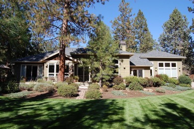 Come see this gracious, spacious one-owner home built by on Aspen Lakes Golf Course in Oregon - for sale on GolfHomes.com, golf home, golf lot