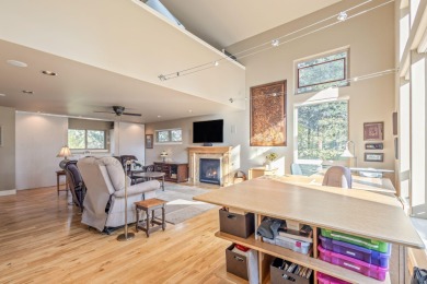 Come see this gracious, spacious one-owner home built by on Aspen Lakes Golf Course in Oregon - for sale on GolfHomes.com, golf home, golf lot