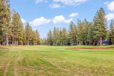 Come see this gracious, spacious one-owner home built by on Aspen Lakes Golf Course in Oregon - for sale on GolfHomes.com, golf home, golf lot