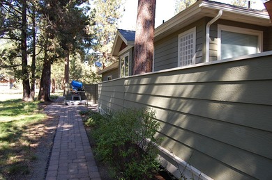 Come see this gracious, spacious one-owner home built by on Aspen Lakes Golf Course in Oregon - for sale on GolfHomes.com, golf home, golf lot