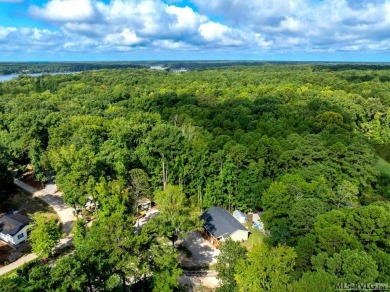 Enjoy the perfect blend of comfort and recreation in this 2 bed on River Ridge Golf Club in Virginia - for sale on GolfHomes.com, golf home, golf lot