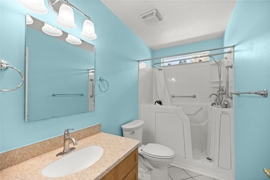 Beautiful and Well-maintained 3 bedroom, 2 bath Nantucket floor on Eagle Ridge At Spruce Creek Country Club in Florida - for sale on GolfHomes.com, golf home, golf lot