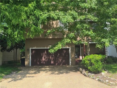 Three bedrooms upstairs, including two and a half bathrooms. The on Red Wing Lake Golf Course in Virginia - for sale on GolfHomes.com, golf home, golf lot