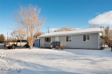 Well-maintained 3-bedroom, 2-bathroom home on corner lotplete on Old Baldy Golf Course in Montana - for sale on GolfHomes.com, golf home, golf lot