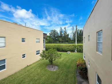**BE ADVISED - TENANT OCCUPIED - LEASE EXPIRES 3/31/26. Monthly on Kings Point Golf -Flanders Way in Florida - for sale on GolfHomes.com, golf home, golf lot