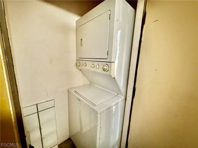 Affordable 2 bedroom 2 bath GROUND FLOOR CORNER UNIT in Golfside on Lehigh Resort Club in Florida - for sale on GolfHomes.com, golf home, golf lot