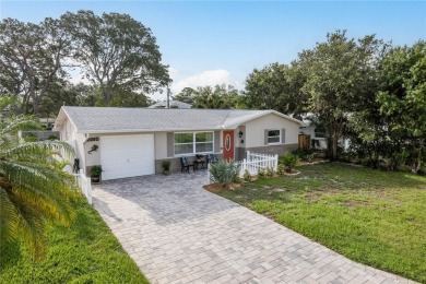 Meticulously maintained 2 bed, 2 bath Dunedin home featuring a on The Dunedin Country Club in Florida - for sale on GolfHomes.com, golf home, golf lot