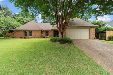 RARE FIND! A Lakeland 4 bedroom home all on ONE LEVEL right by on Stonebridge Golf Club in Tennessee - for sale on GolfHomes.com, golf home, golf lot