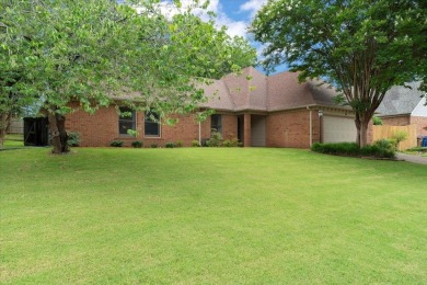 RARE FIND! A Lakeland 4 bedroom home all on ONE LEVEL right by on Stonebridge Golf Club in Tennessee - for sale on GolfHomes.com, golf home, golf lot