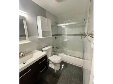 Beautiful 2 bedroom 2 bath Villa with 1 car garage and laundry on Colony West Country Club in Florida - for sale on GolfHomes.com, golf home, golf lot