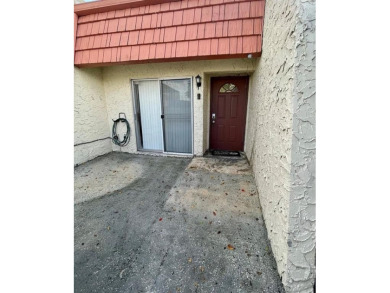 Beautiful 2 bedroom 2 bath Villa with 1 car garage and laundry on Colony West Country Club in Florida - for sale on GolfHomes.com, golf home, golf lot