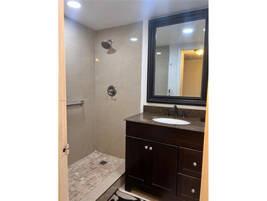 3-bedroom, 2-bathroom condo in the International Village. This on Inverrary Country Club in Florida - for sale on GolfHomes.com, golf home, golf lot