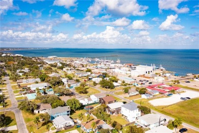 **Ideal  Investment Opportunity!**

This charming 4-bedroom, 2 on Rockport Country Club in Texas - for sale on GolfHomes.com, golf home, golf lot