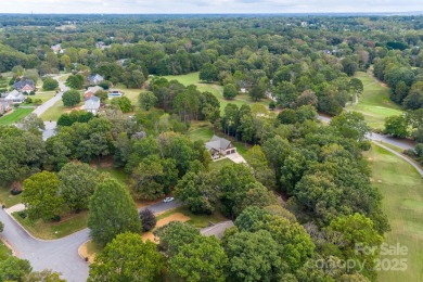 Beautiful Golf Course Ranch in Catawba Springs - 3BR/2.5BA with on Catawba Springs Golf Course At Lake Hickory  in North Carolina - for sale on GolfHomes.com, golf home, golf lot